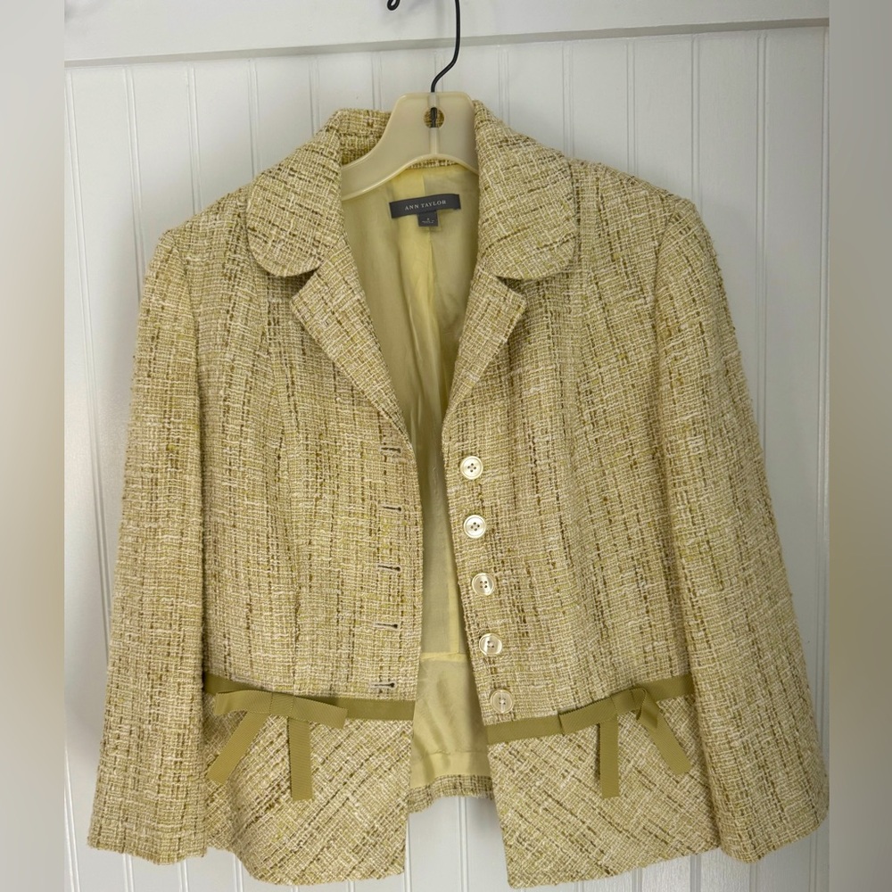 Women's Ann Taylor size 2 lined jacket, sits at your hip. yellow, brown, white.